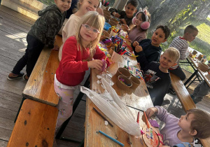 dzieci na warsztatch