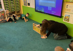 dzieci podczas zajęć