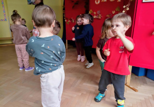 dzieci na balu